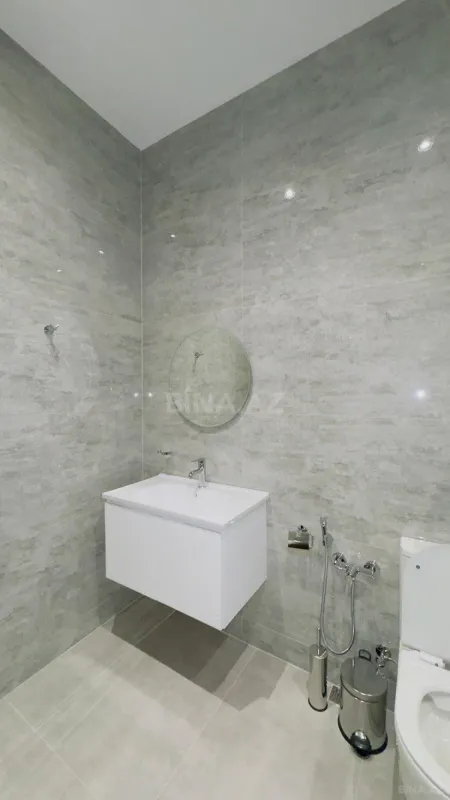 Satılır 5 otaqlı mənzil 250 m²