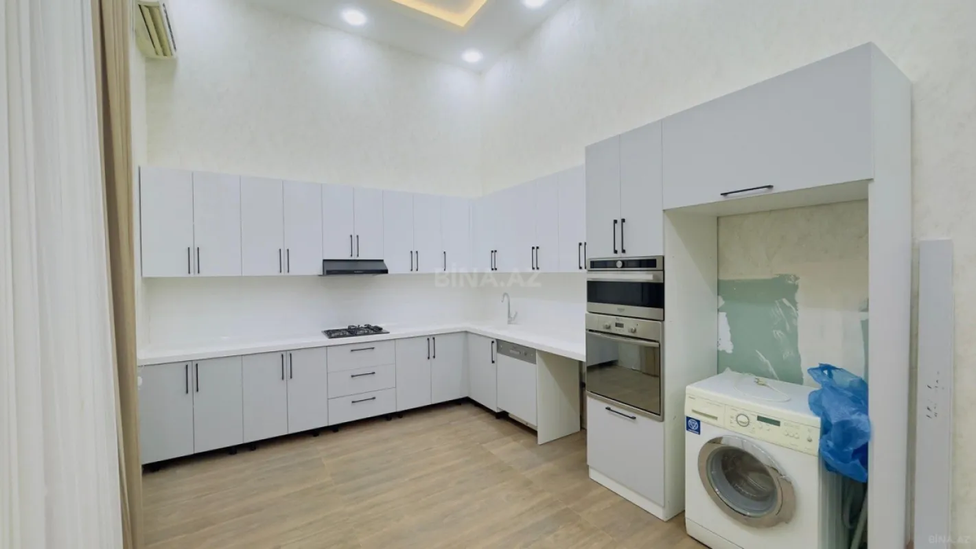 Satılır 5 otaqlı mənzil 250 m²