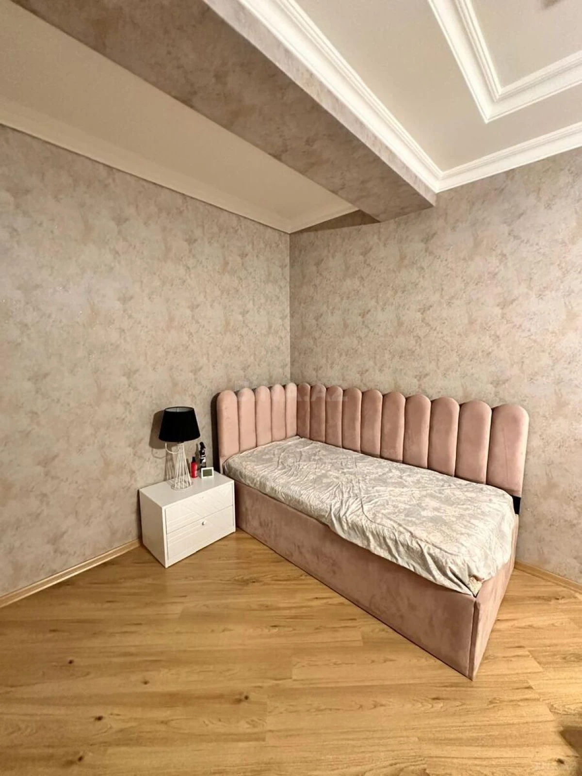 Kirayə verilir 2 otaqlı mənzil 100 m²