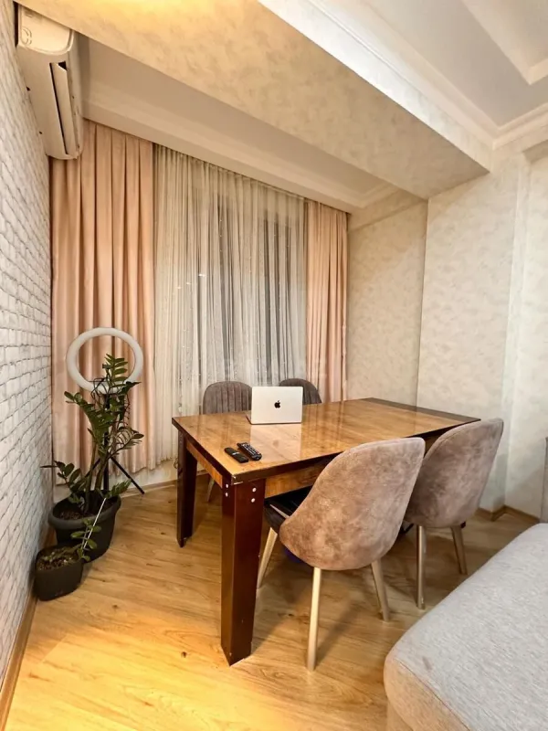 Kirayə verilir 2 otaqlı mənzil 100 m²