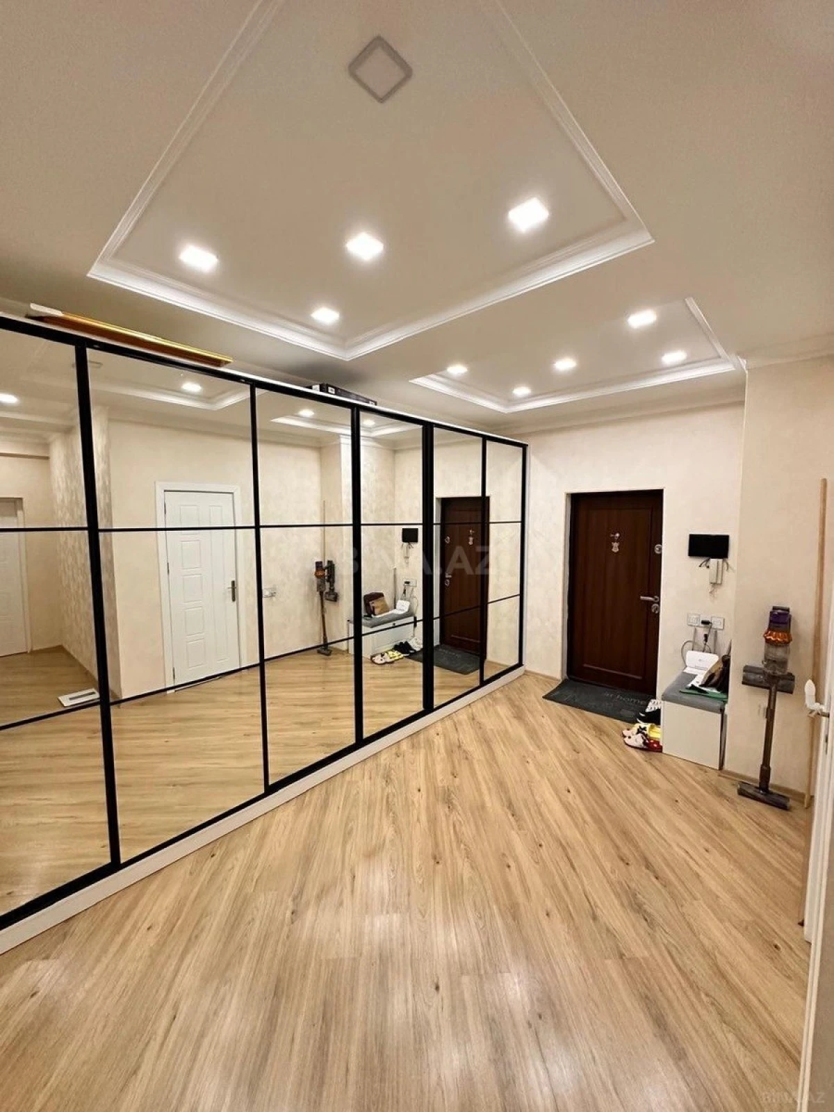 Kirayə verilir 2 otaqlı mənzil 100 m²