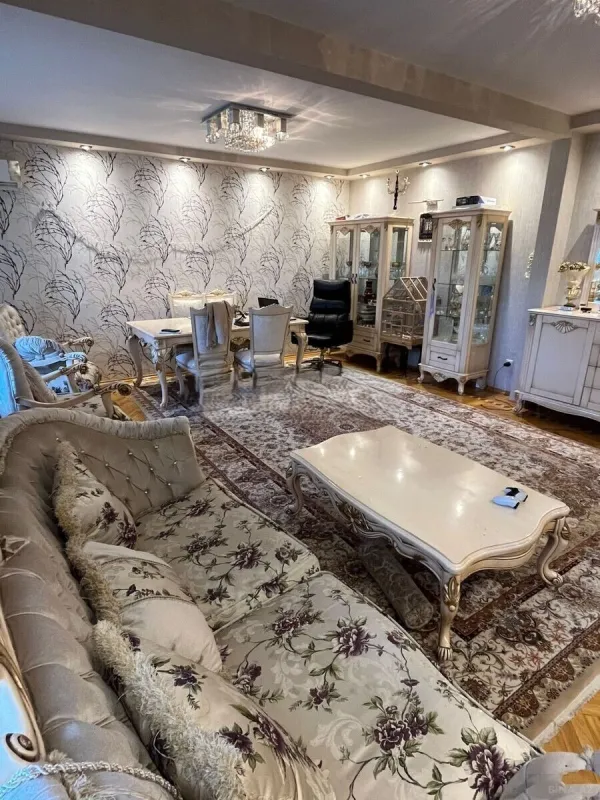 Satılır 5 otaqlı mənzil 120 m²