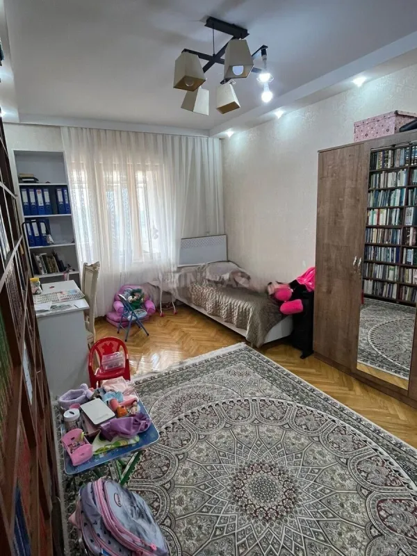 Satılır 5 otaqlı mənzil 120 m²