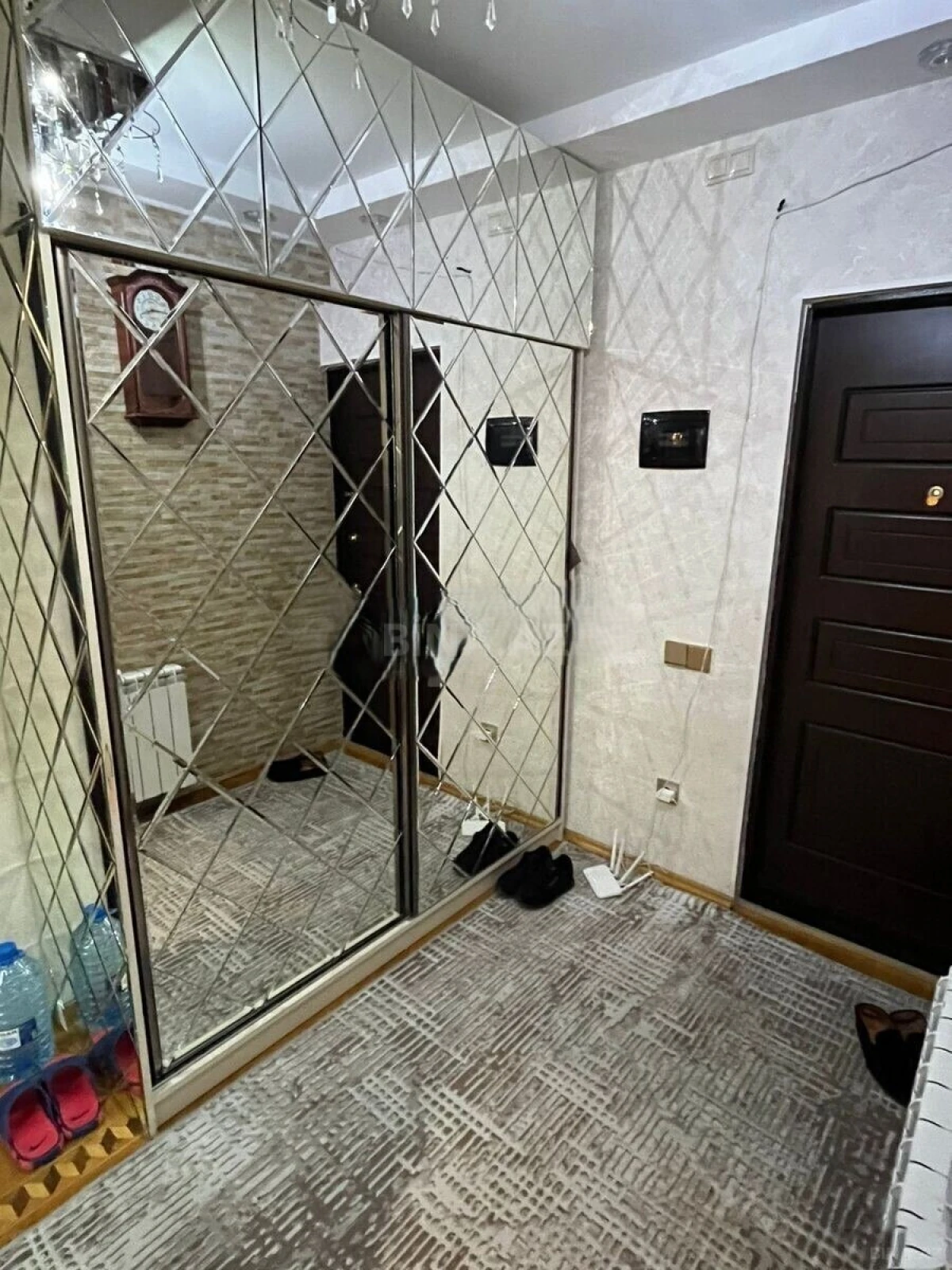 Satılır 5 otaqlı mənzil 120 m²