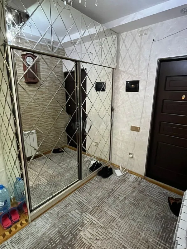 Satılır 5 otaqlı mənzil 120 m²