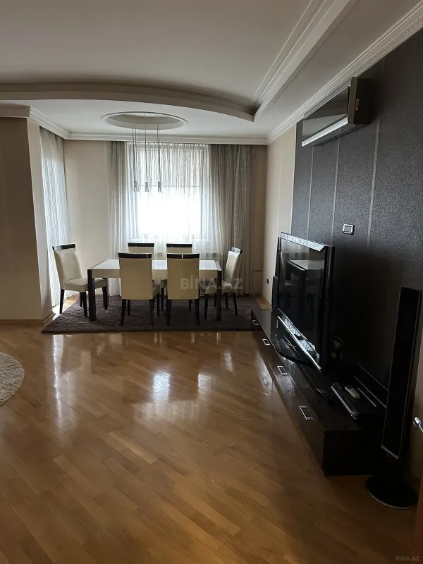 Kirayə verilir 3 otaqlı mənzil 134 m²