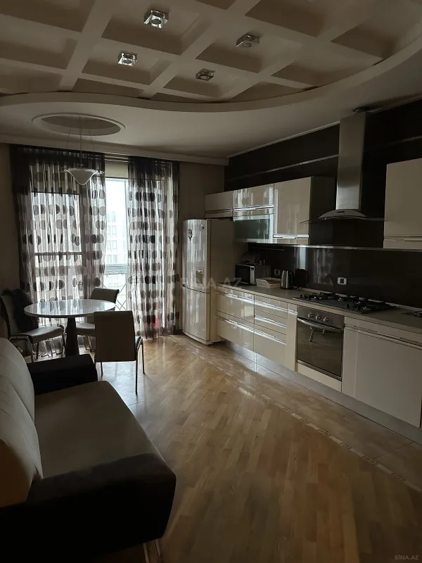 Kirayə verilir 3 otaqlı mənzil 134 m²
