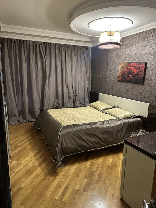Kirayə verilir 3 otaqlı mənzil 134 m²