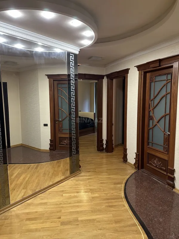 Kirayə verilir 3 otaqlı mənzil 134 m²