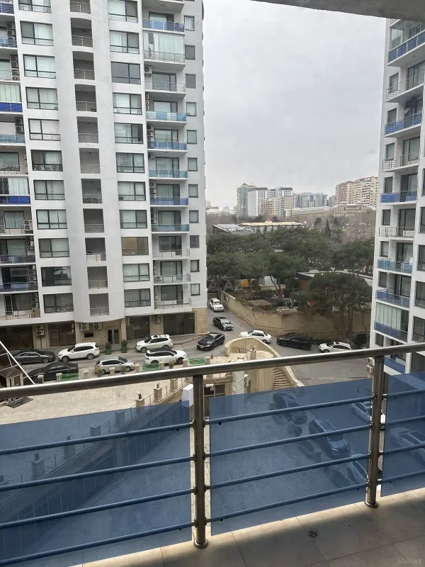 Kirayə verilir 3 otaqlı mənzil 134 m²