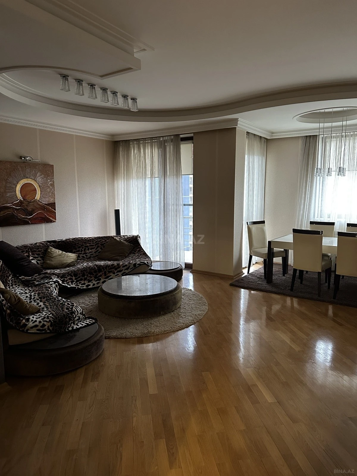 Kirayə verilir 3 otaqlı mənzil 134 m²