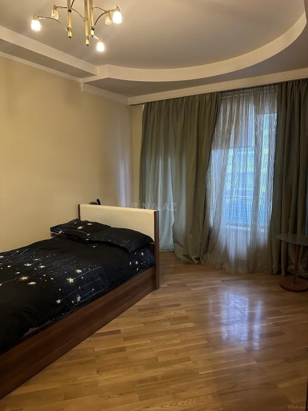 Kirayə verilir 3 otaqlı mənzil 134 m²