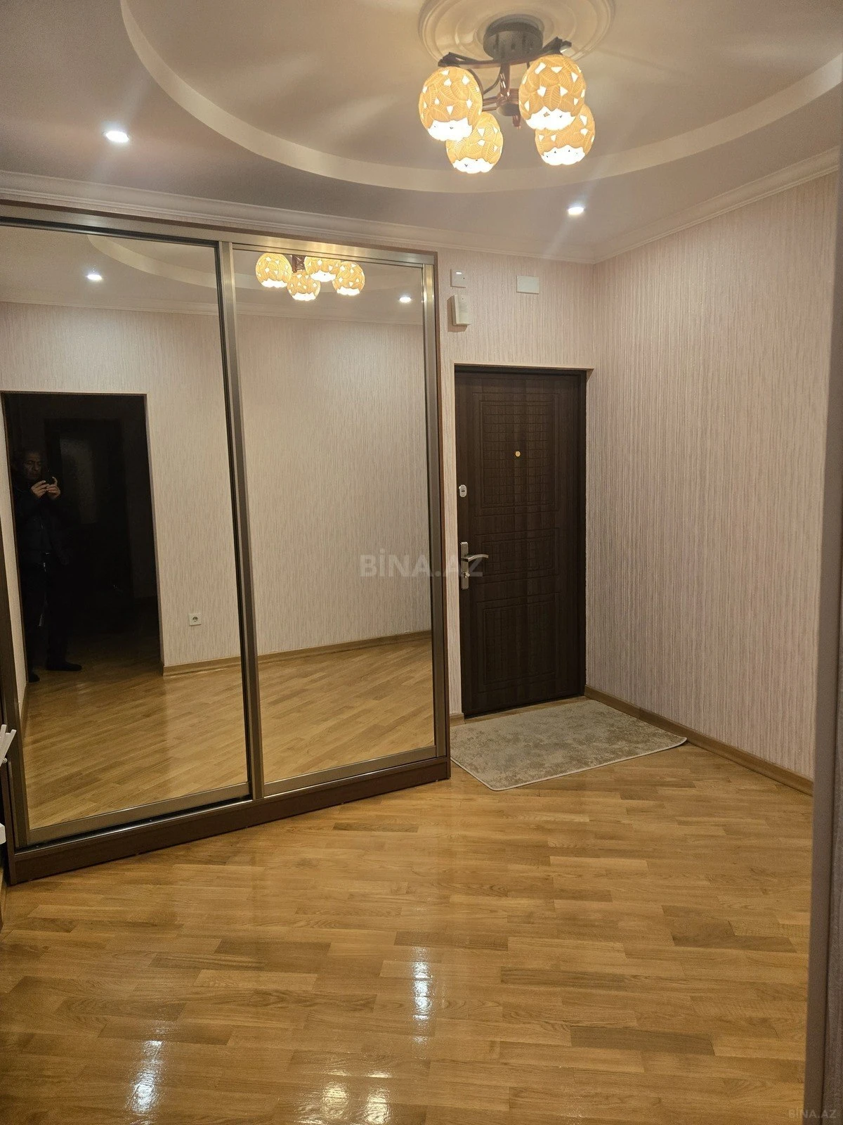 Satılır 4 otaqlı mənzil 120 m²