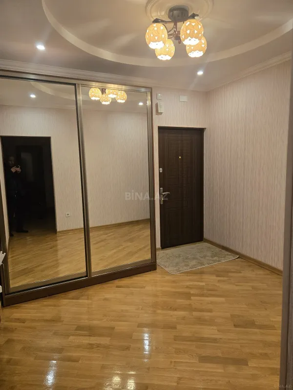 Satılır 4 otaqlı mənzil 120 m²