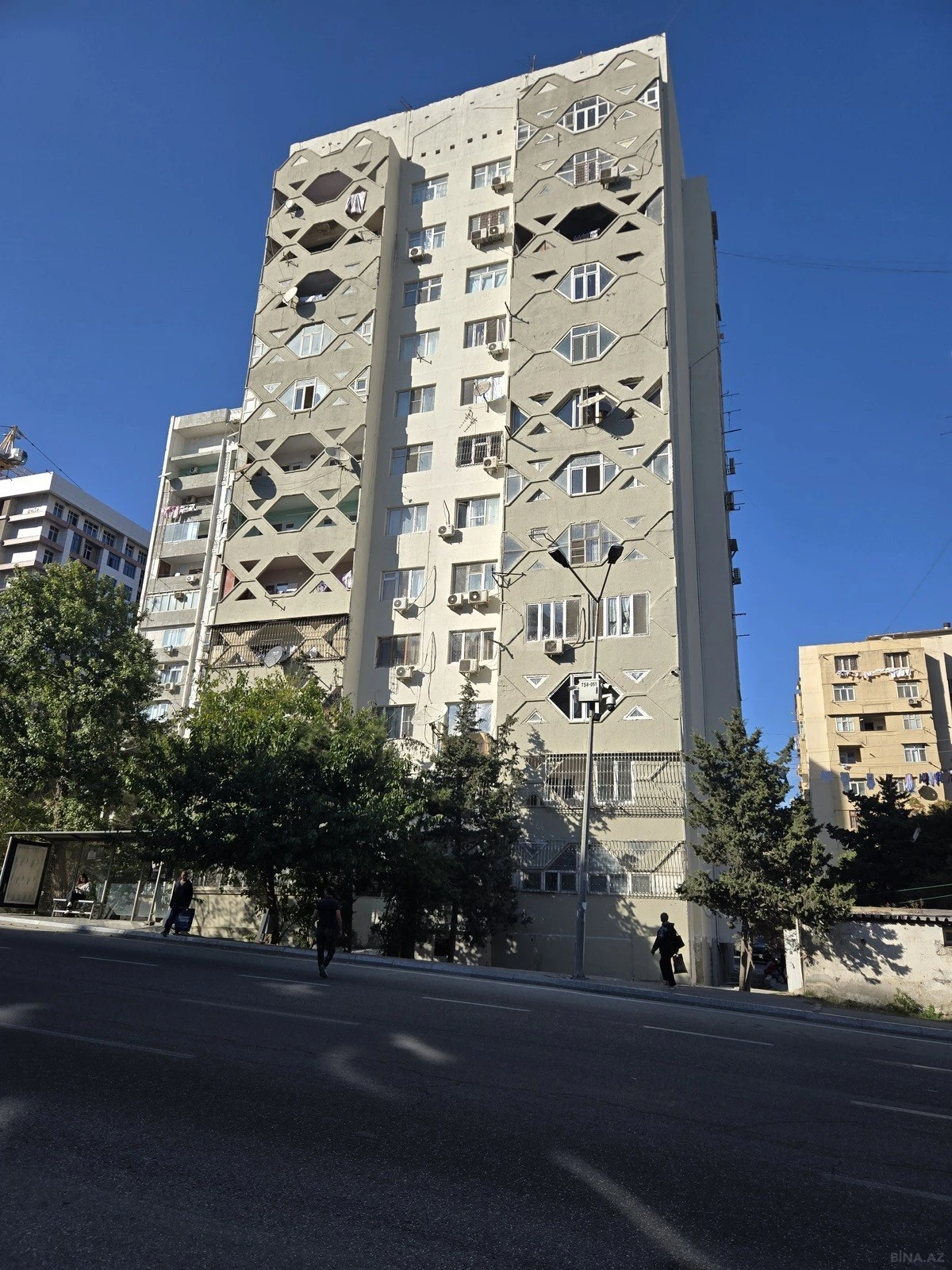 Satılır 4 otaqlı mənzil 120 m²