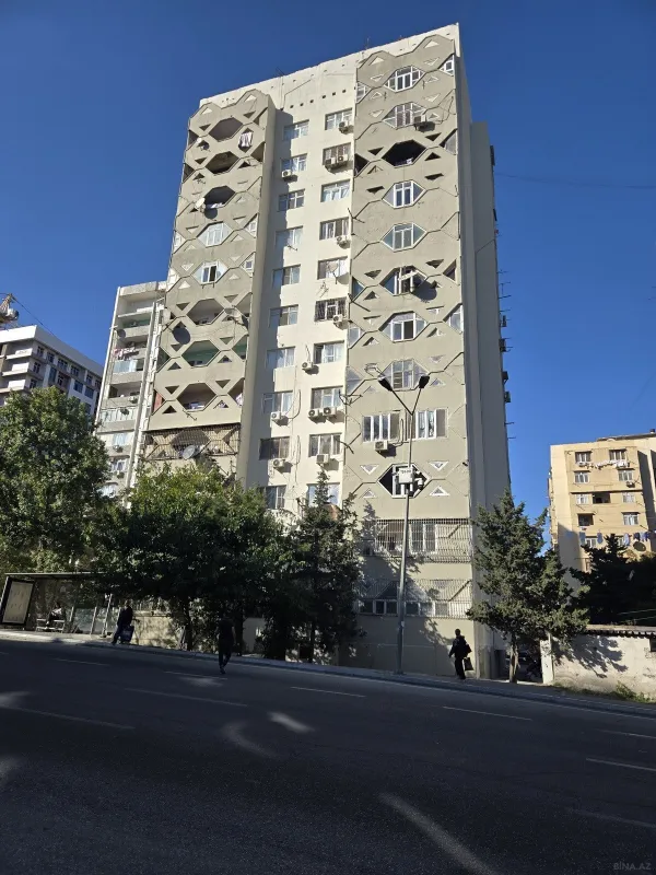 Satılır 4 otaqlı mənzil 120 m²