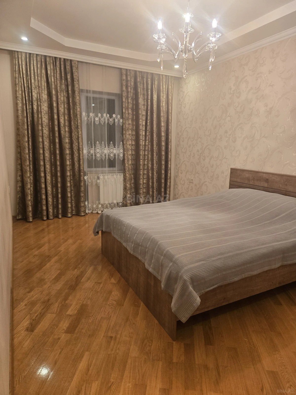 Satılır 4 otaqlı mənzil 120 m²