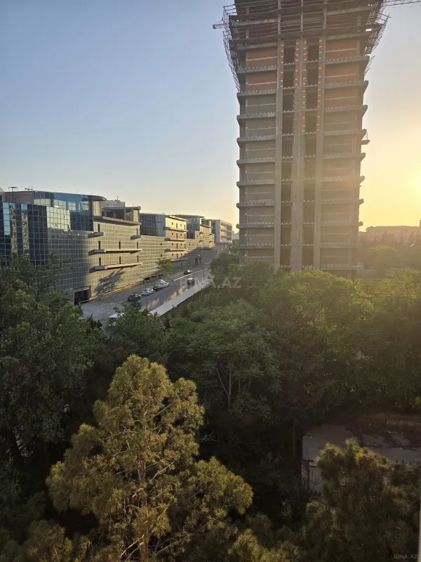 Satılır 4 otaqlı mənzil 120 m²