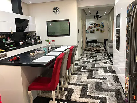 Kirayə verilir 4 otaqlı mənzil 200 m²