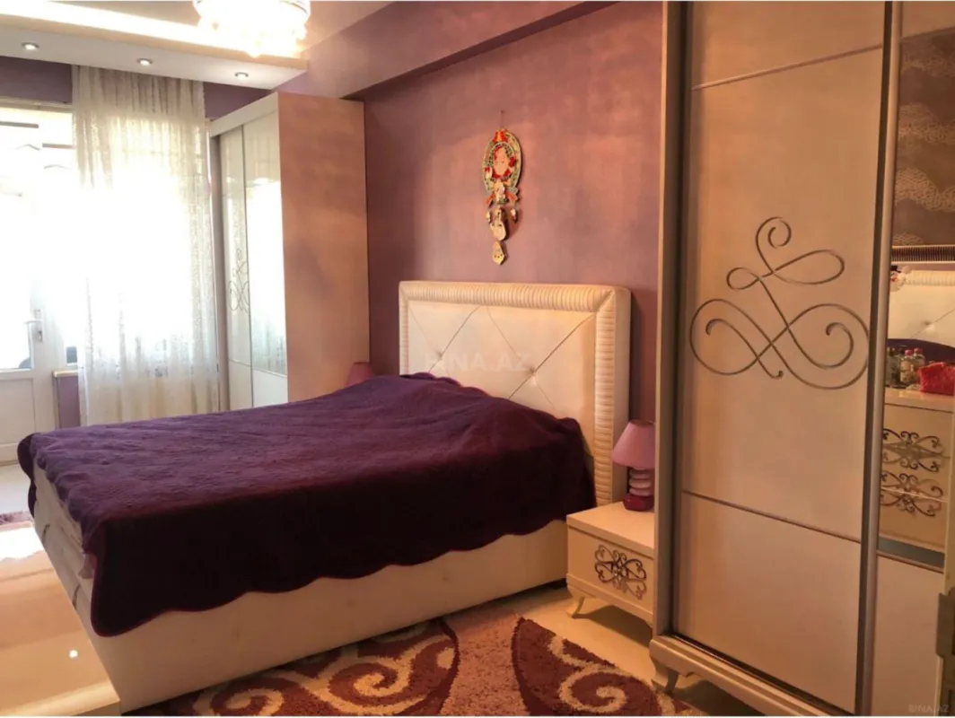 Kirayə verilir 4 otaqlı mənzil 200 m²