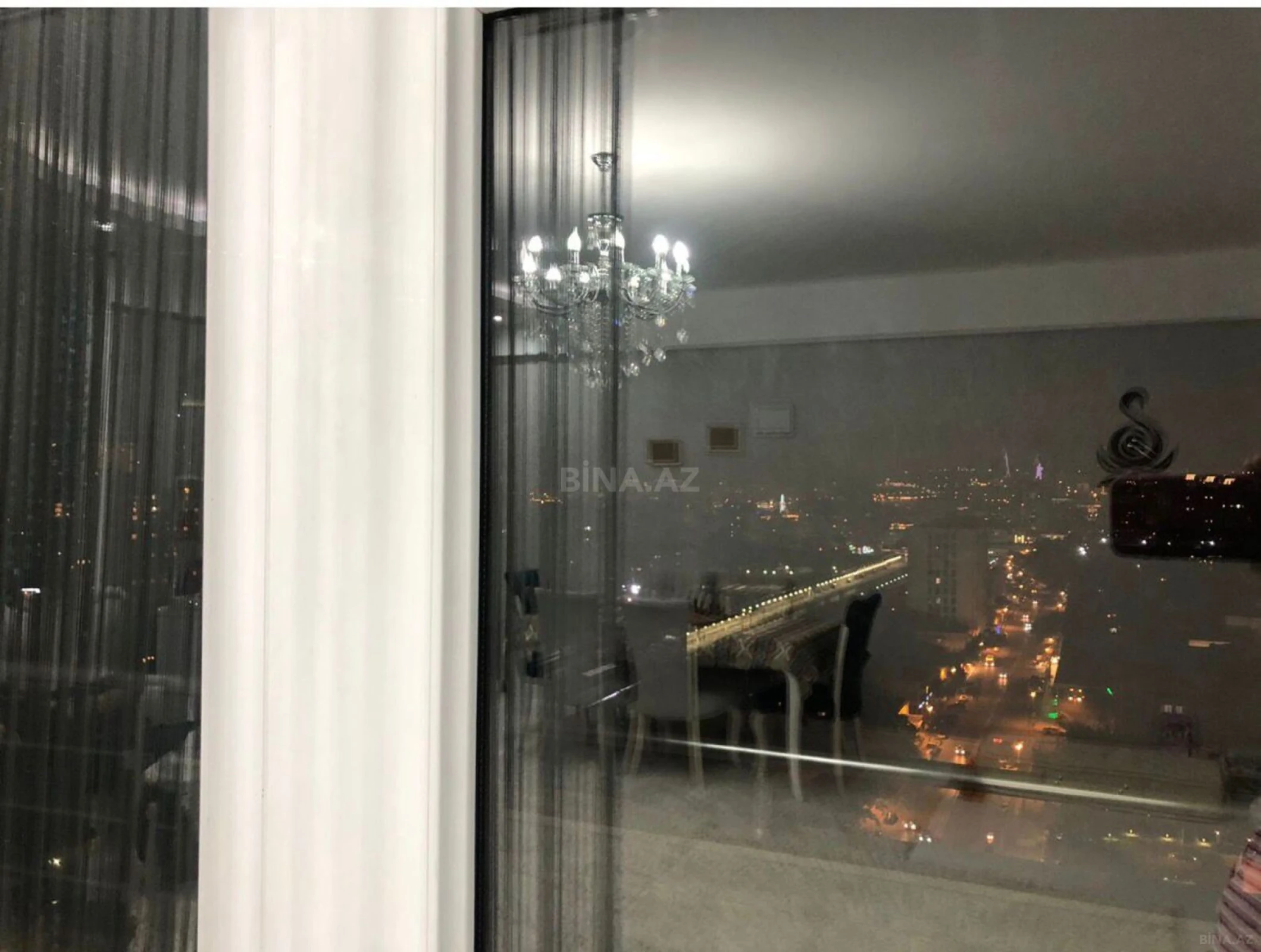 Kirayə verilir 4 otaqlı mənzil 200 m²
