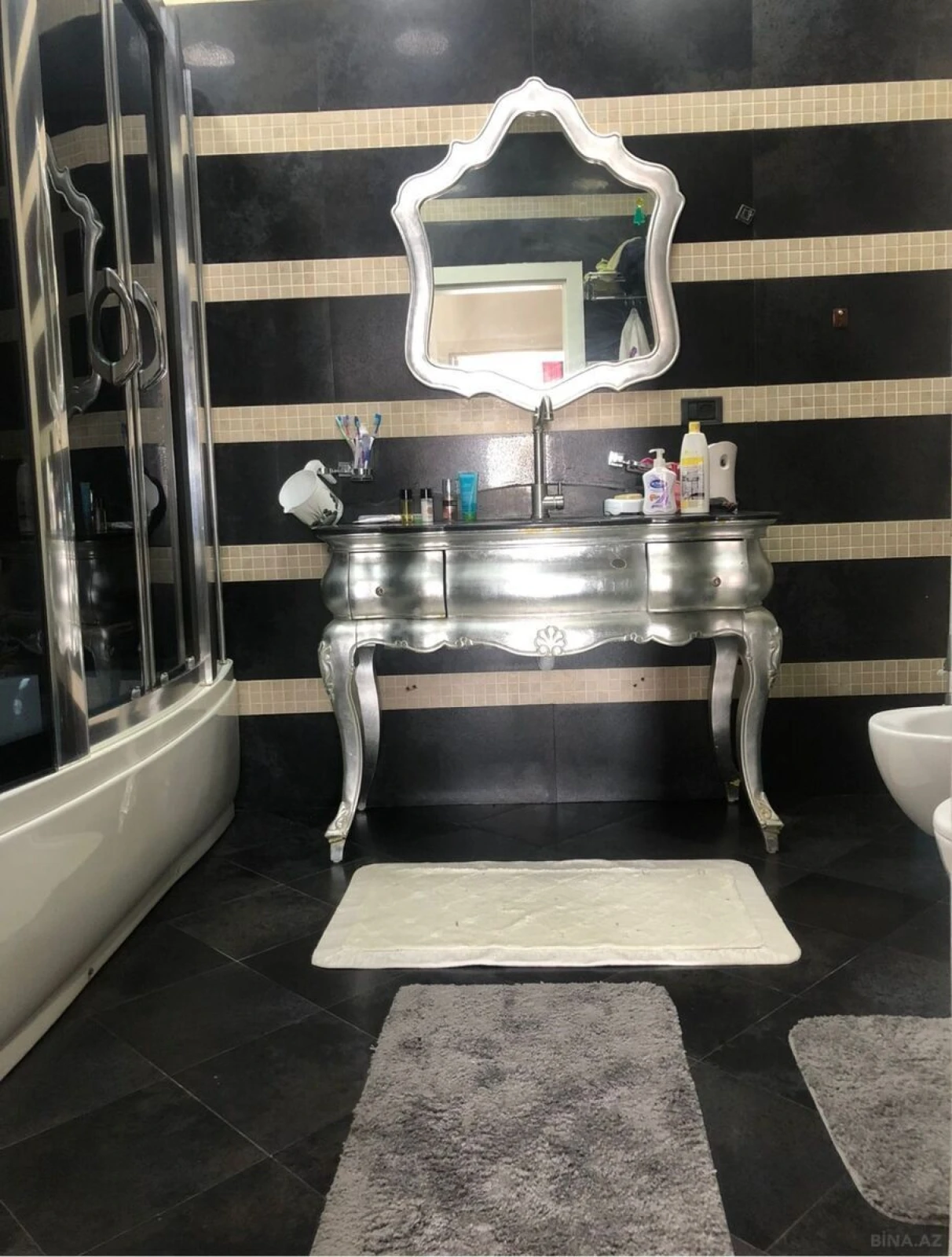 Kirayə verilir 4 otaqlı mənzil 200 m²