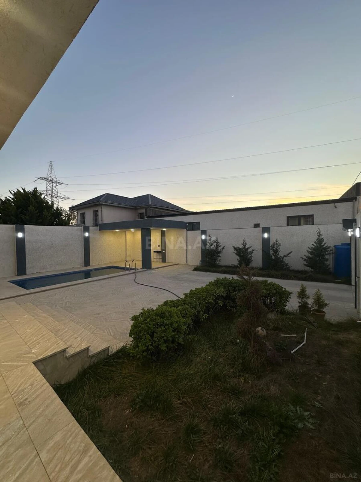 Satılır 4 otaqlı həyət evi 200 m²