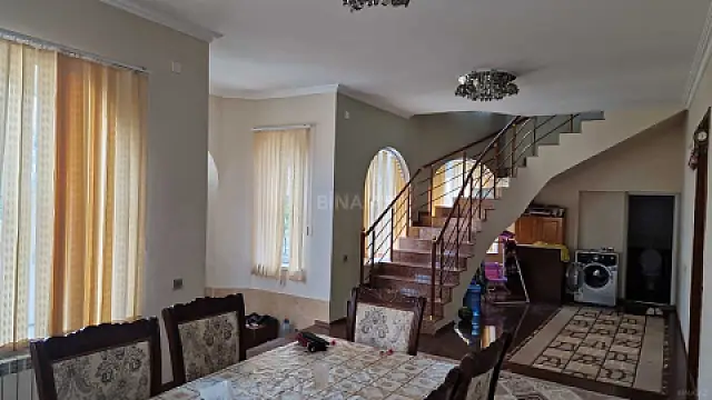 Satılır 5 otaqlı həyət evi 350 m²