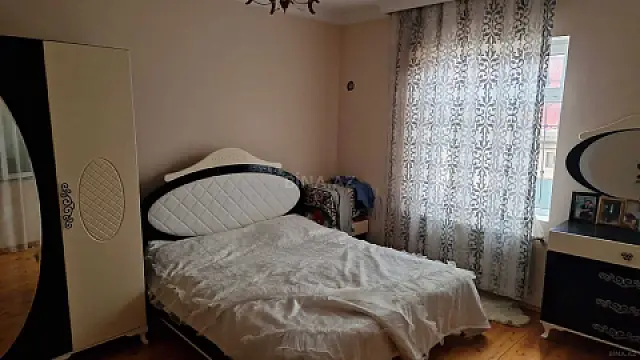Satılır 5 otaqlı həyət evi 350 m²