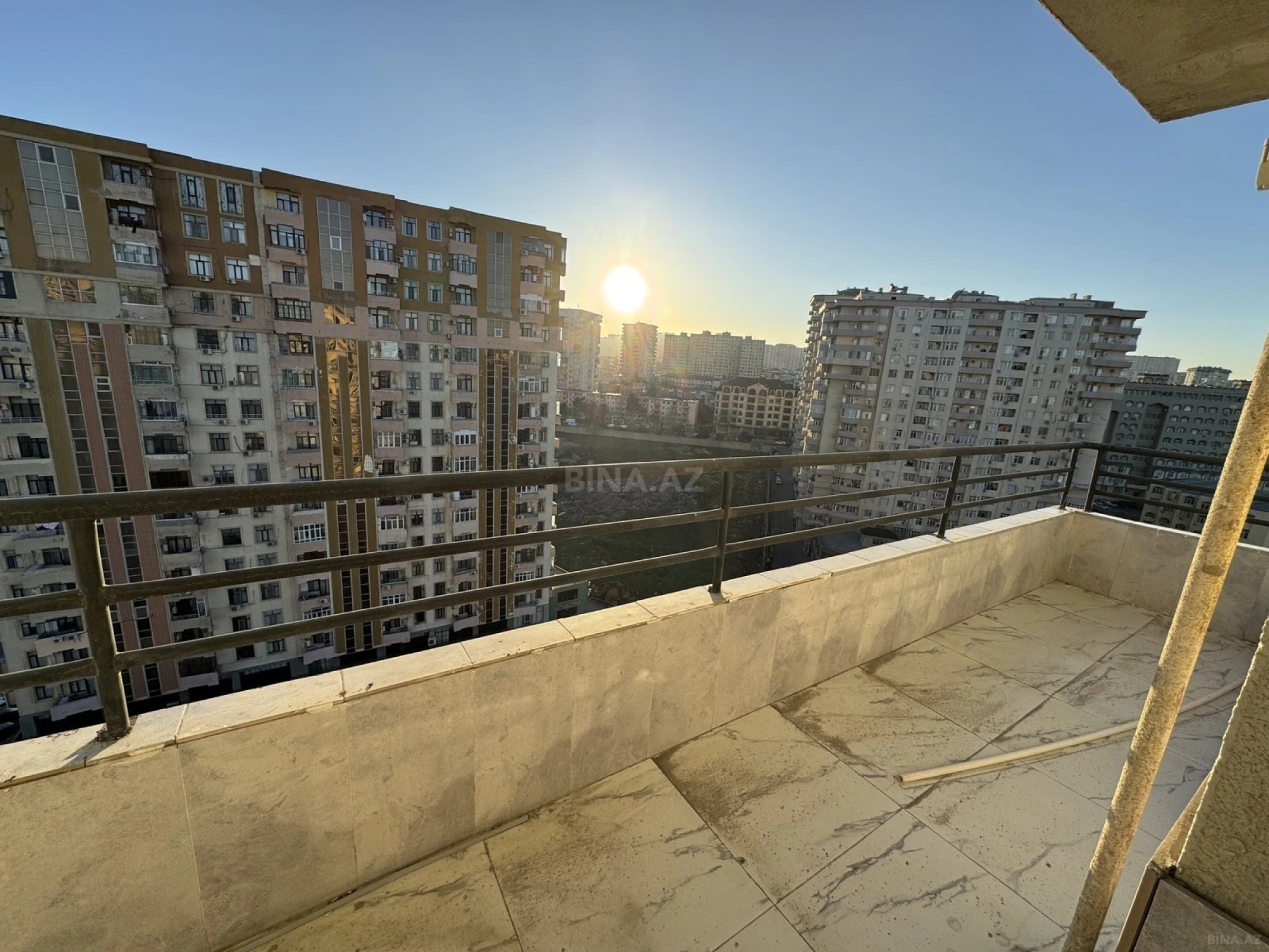 Kirayə verilir 2 otaqlı mənzil 90 m²