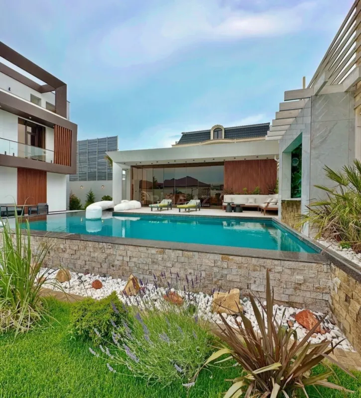 Kirayə verilir 6 otaqlı həyət evi 500 m²