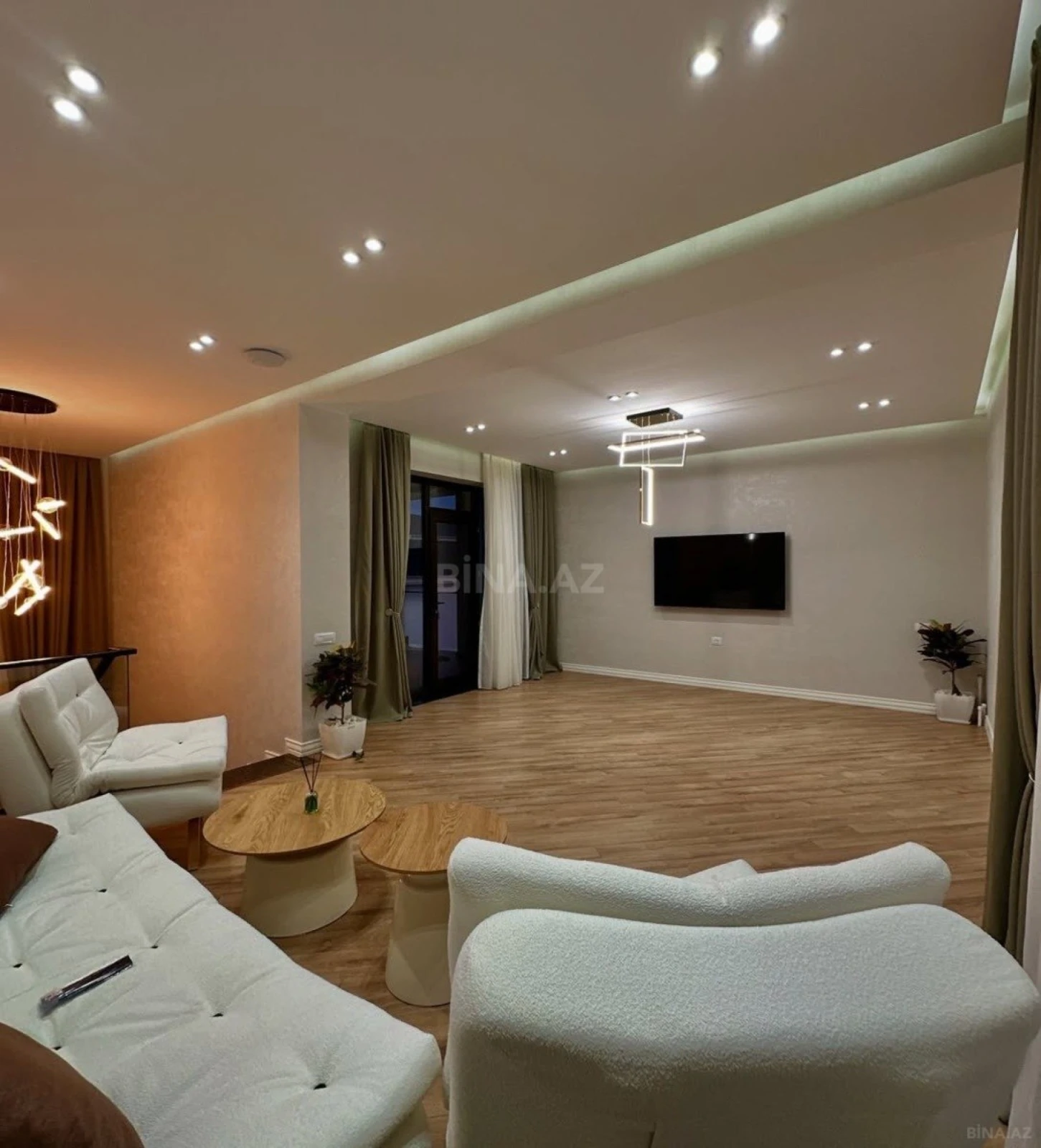 Kirayə verilir 6 otaqlı həyət evi 500 m²