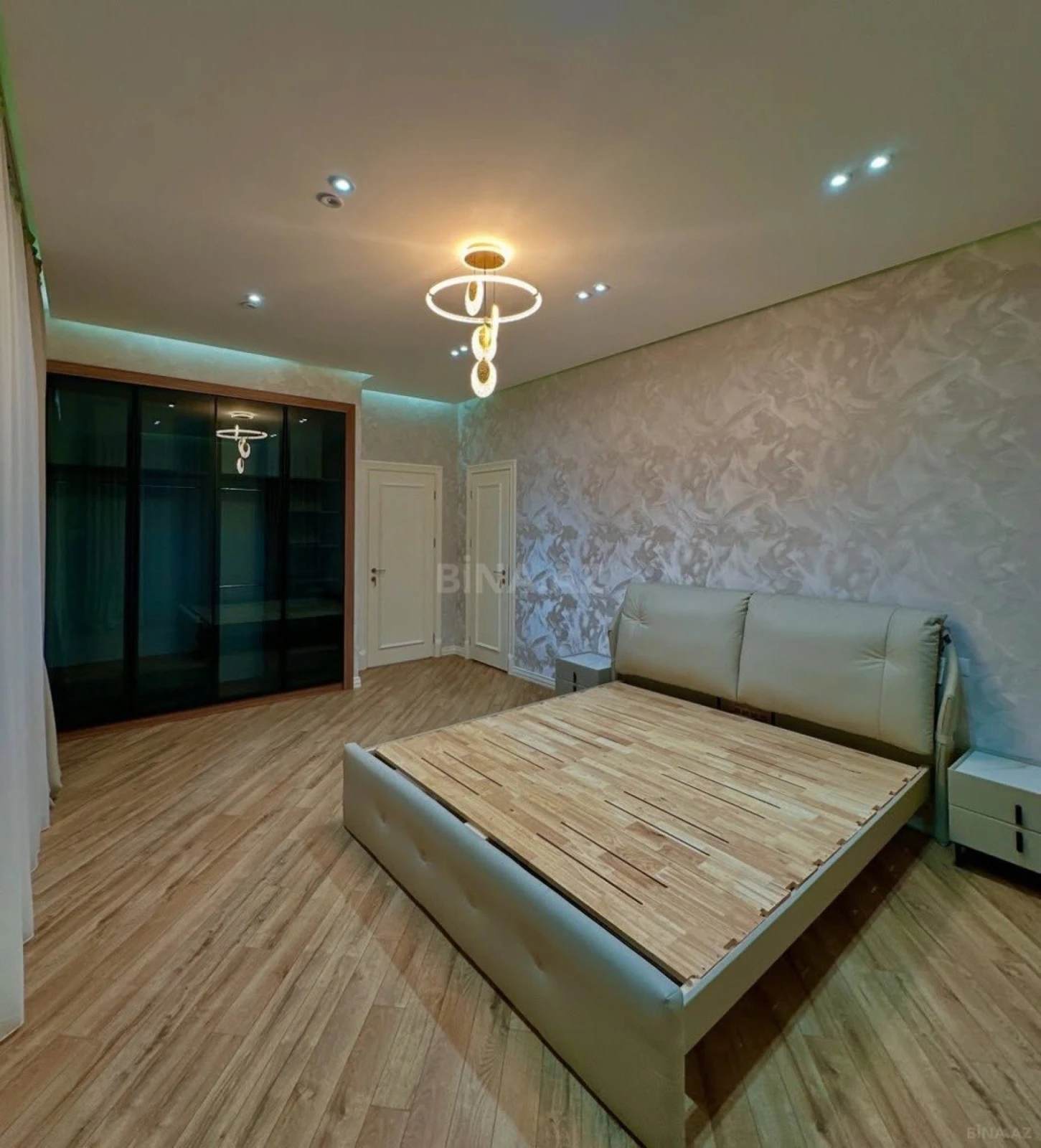 Kirayə verilir 6 otaqlı həyət evi 500 m²