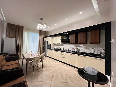 Kirayə verilir 5 otaqlı həyət evi 400 m²