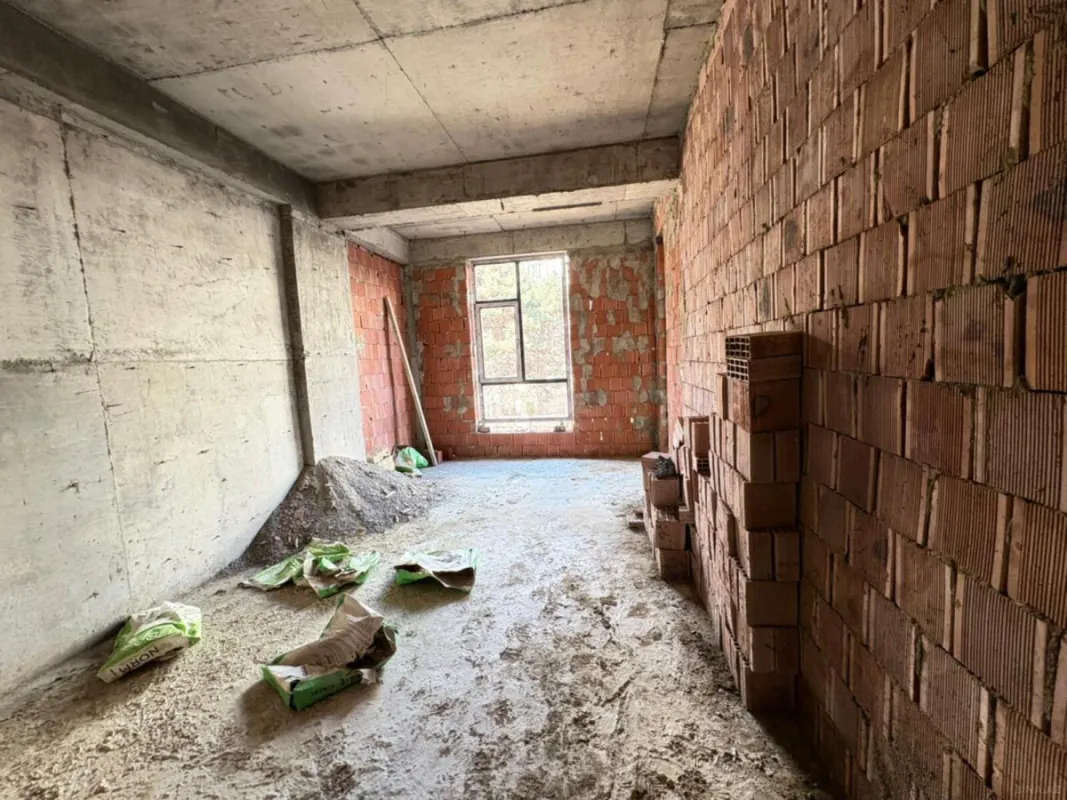 Satılır 4 otaqlı mənzil 215 m²