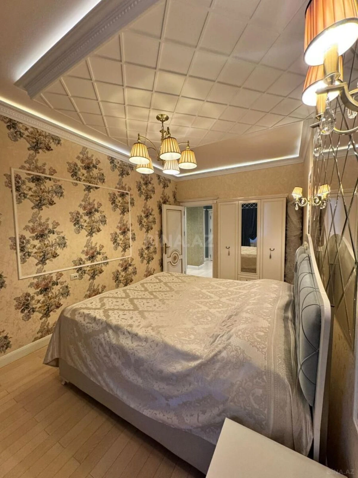 Satılır 3 otaqlı mənzil 110 m²