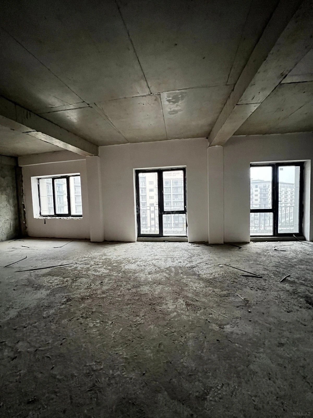 Satılır 3 otaqlı mənzil 120 m²