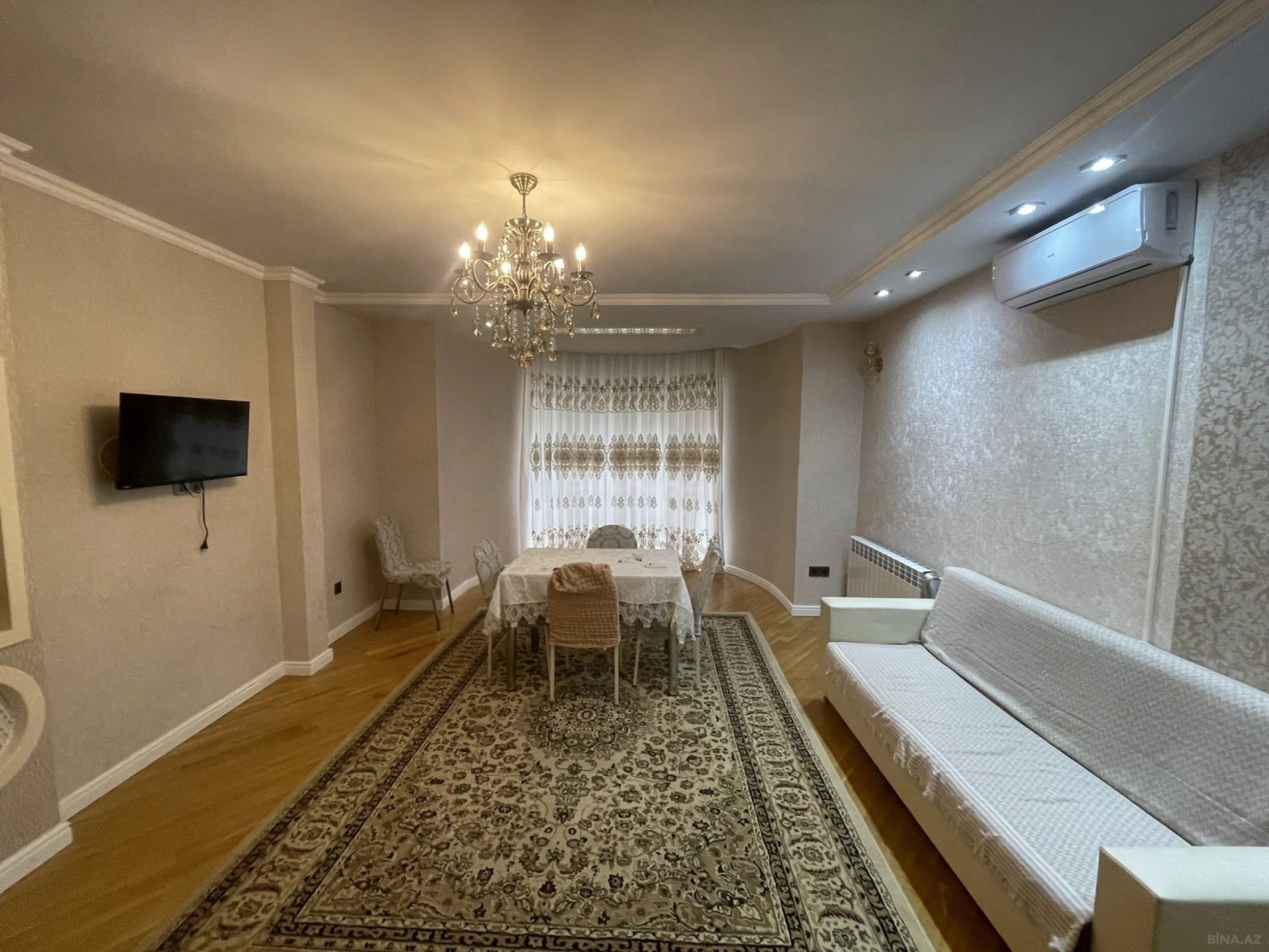 Kirayə verilir 2 otaqlı mənzil 68 m²