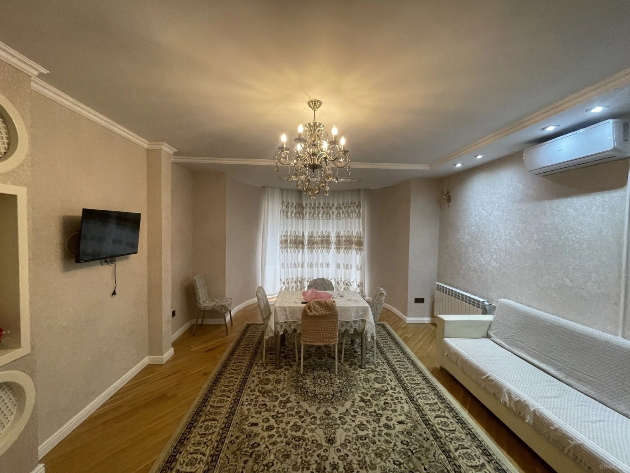 Kirayə verilir 2 otaqlı mənzil 68 m²