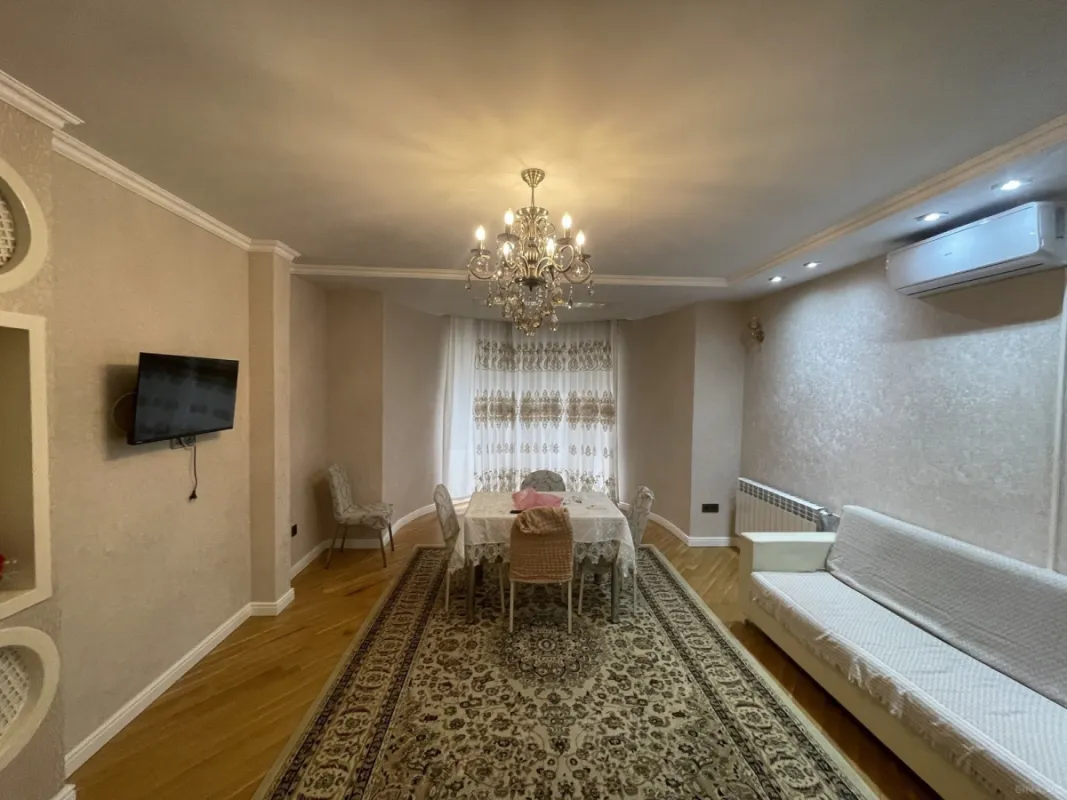 Kirayə verilir 2 otaqlı mənzil 68 m²