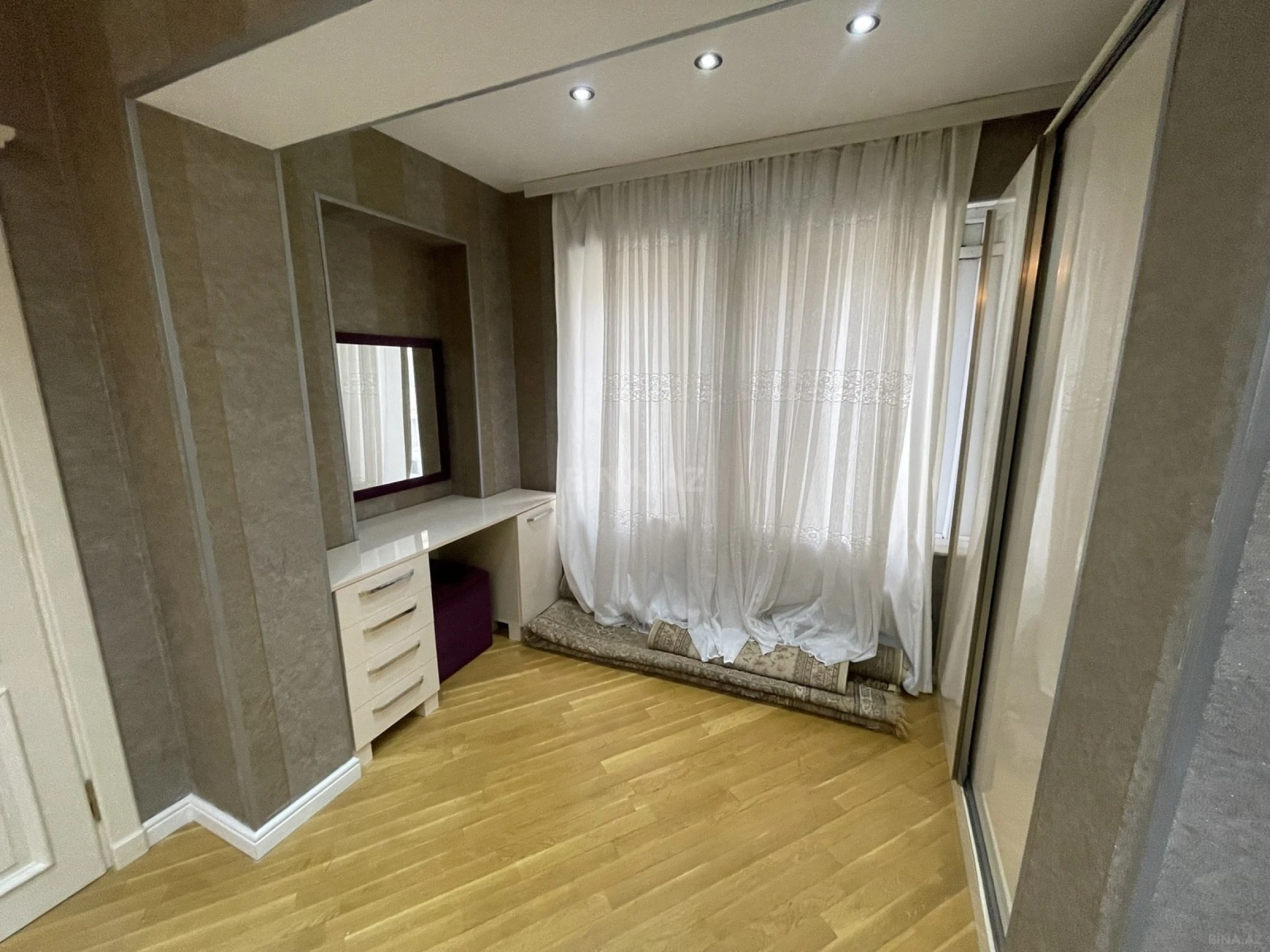Kirayə verilir 2 otaqlı mənzil 68 m²