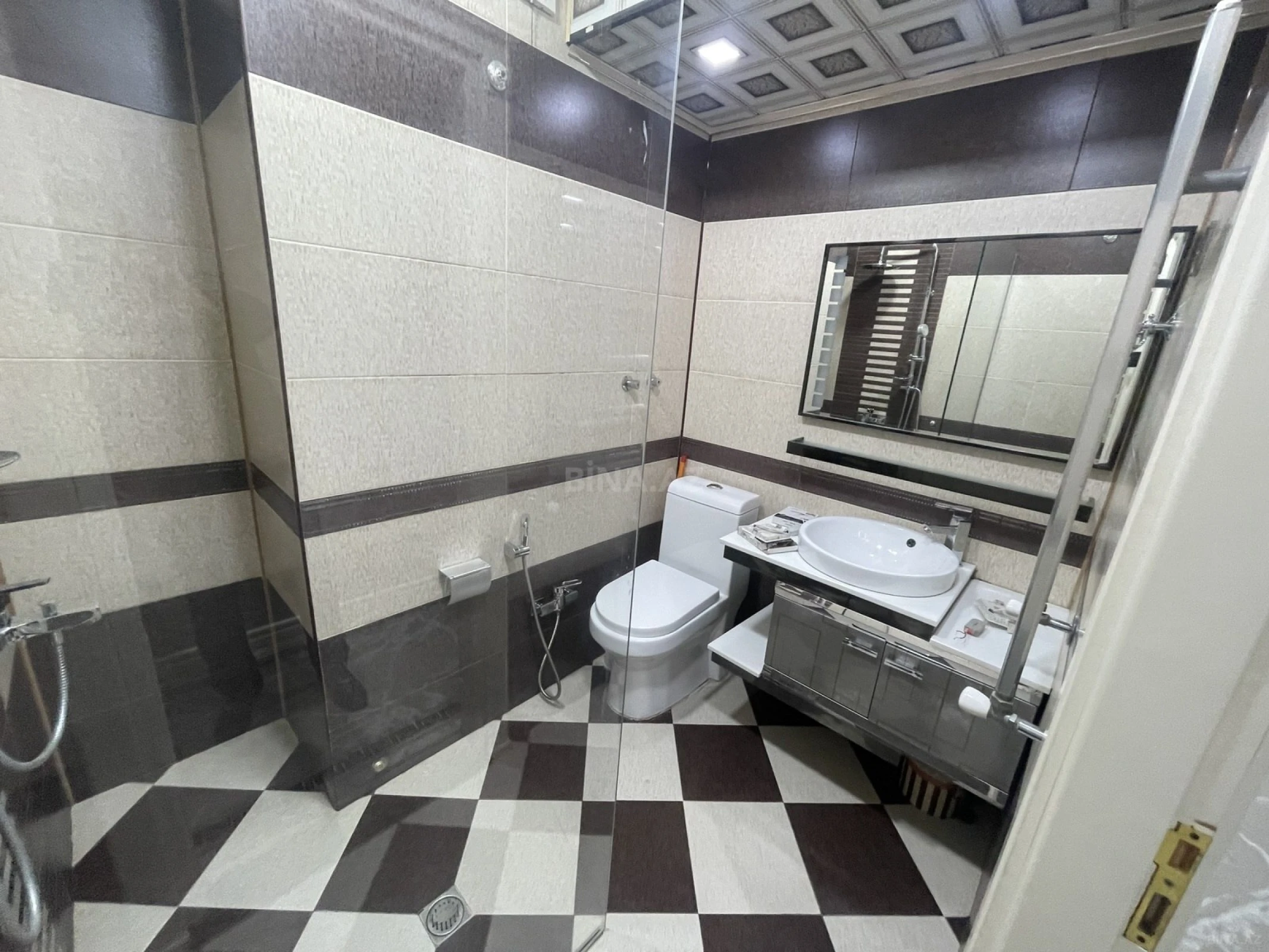 Kirayə verilir 2 otaqlı mənzil 68 m²