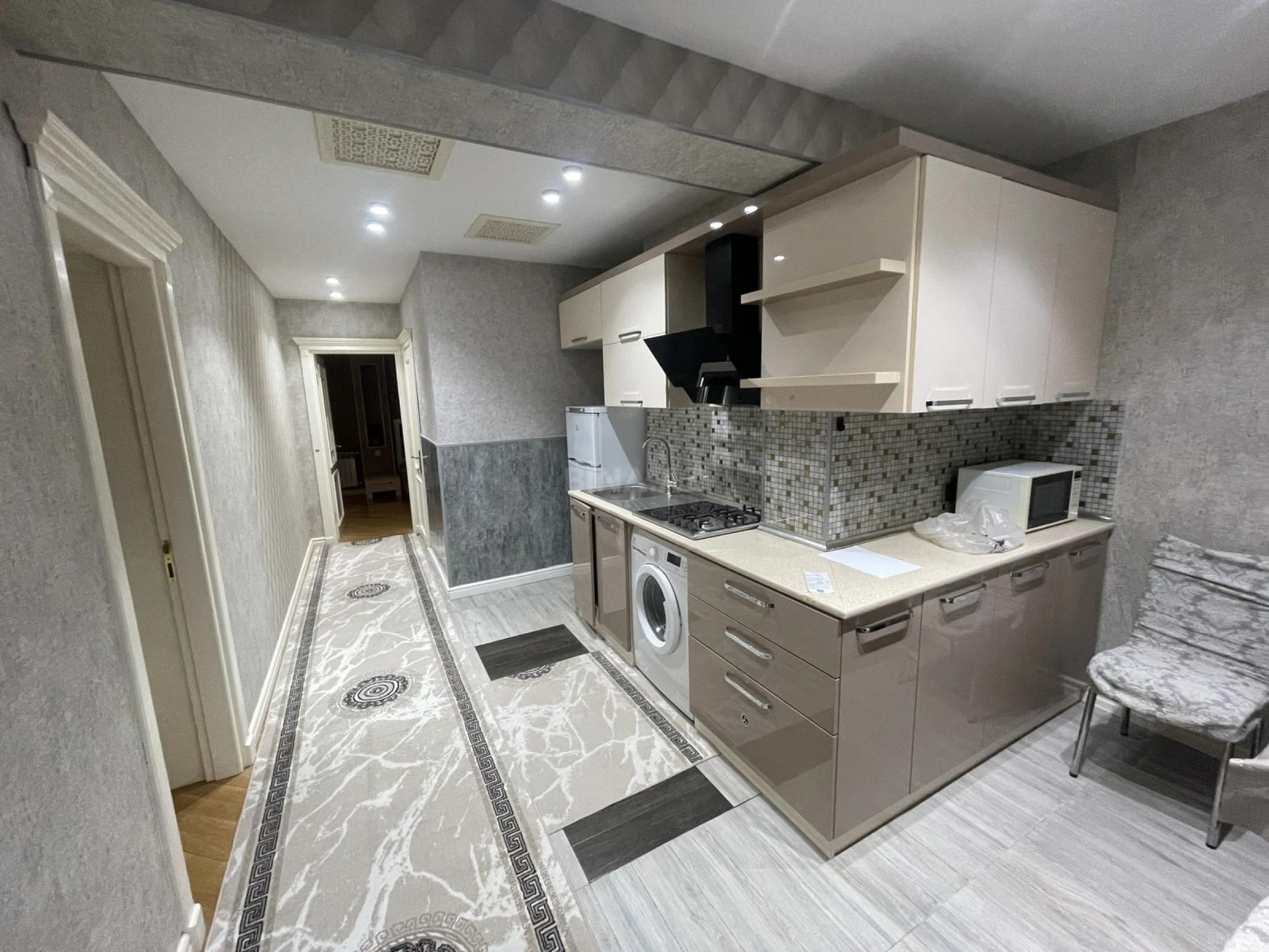 Kirayə verilir 2 otaqlı mənzil 68 m²