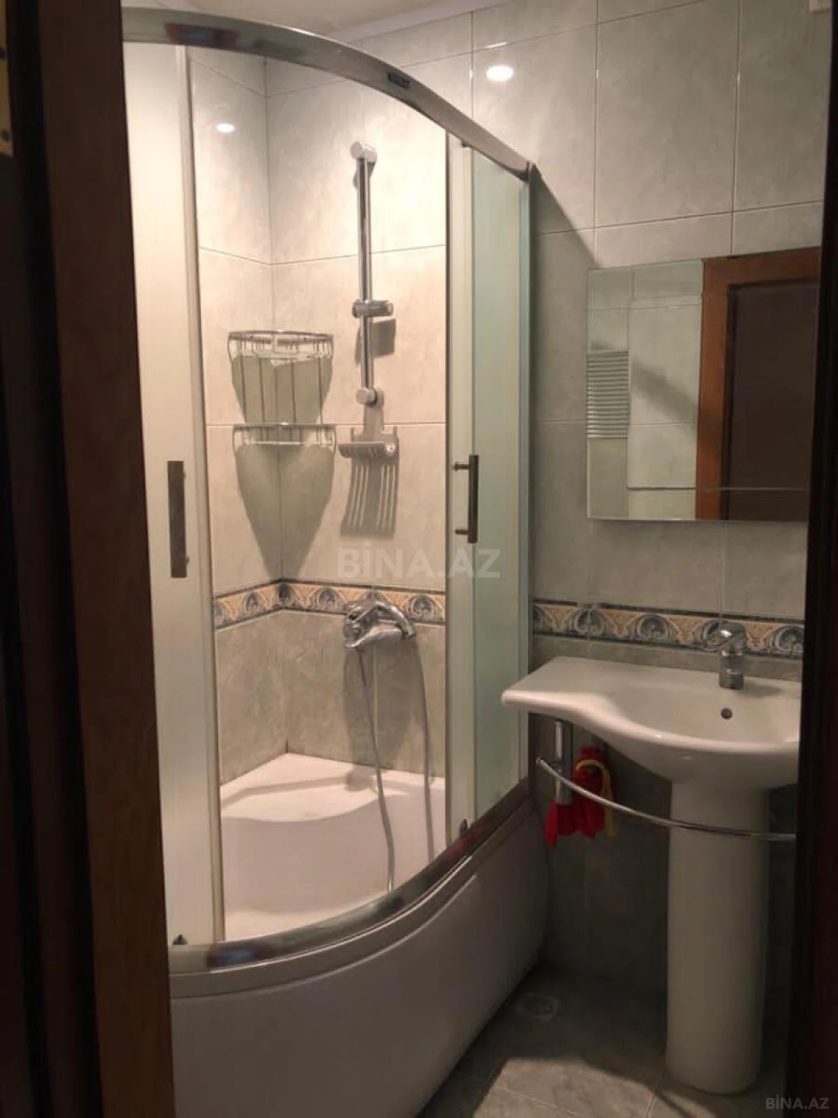 Satılır 4 otaqlı mənzil 95 m²