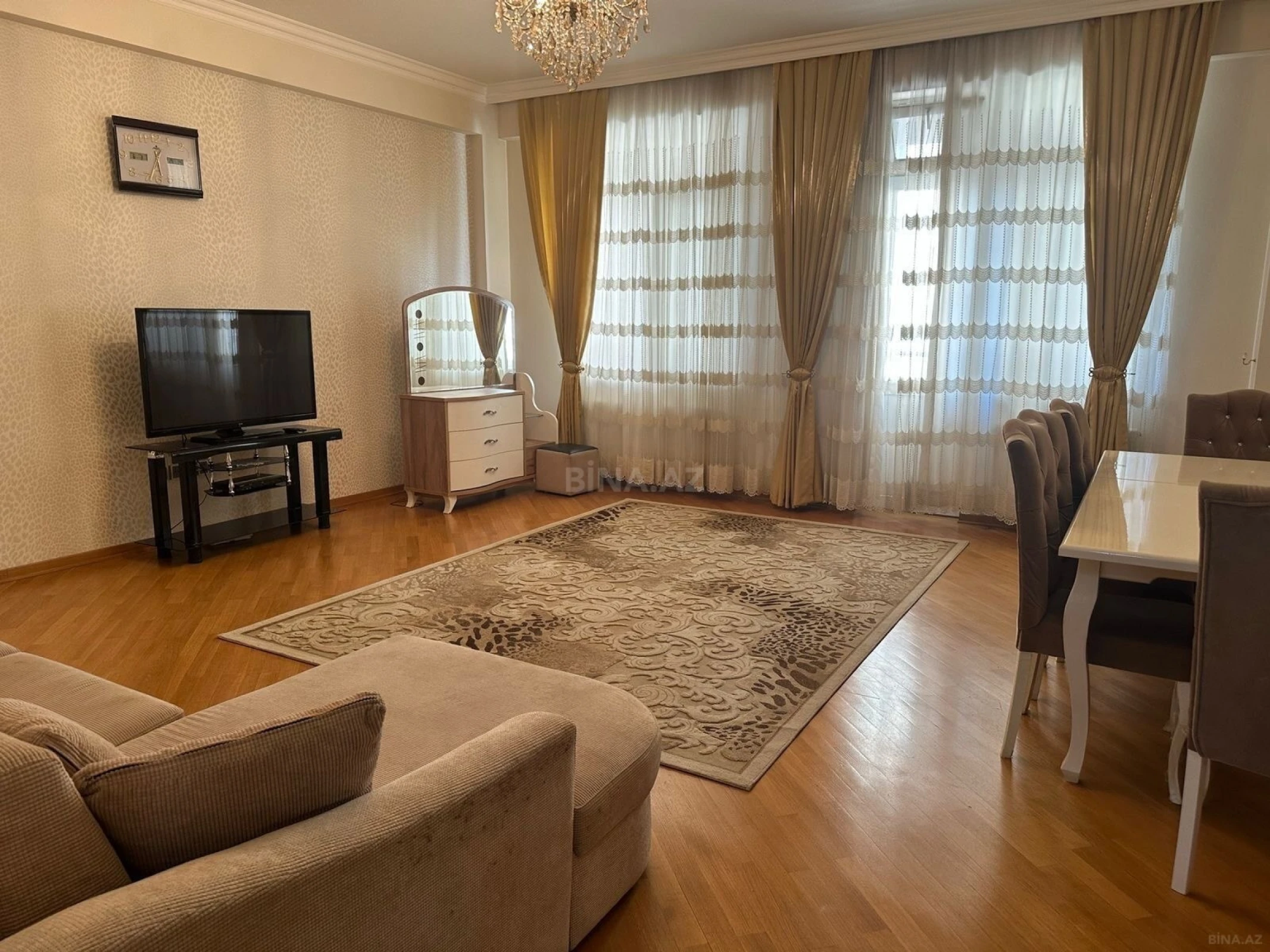 Kirayə verilir 2 otaqlı mənzil 106 m²