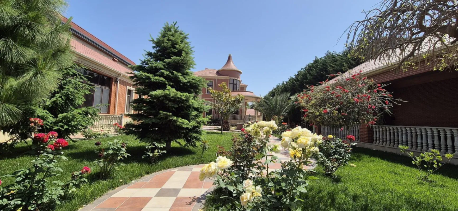 Kirayə verilir 6 otaqlı həyət evi 360 m²