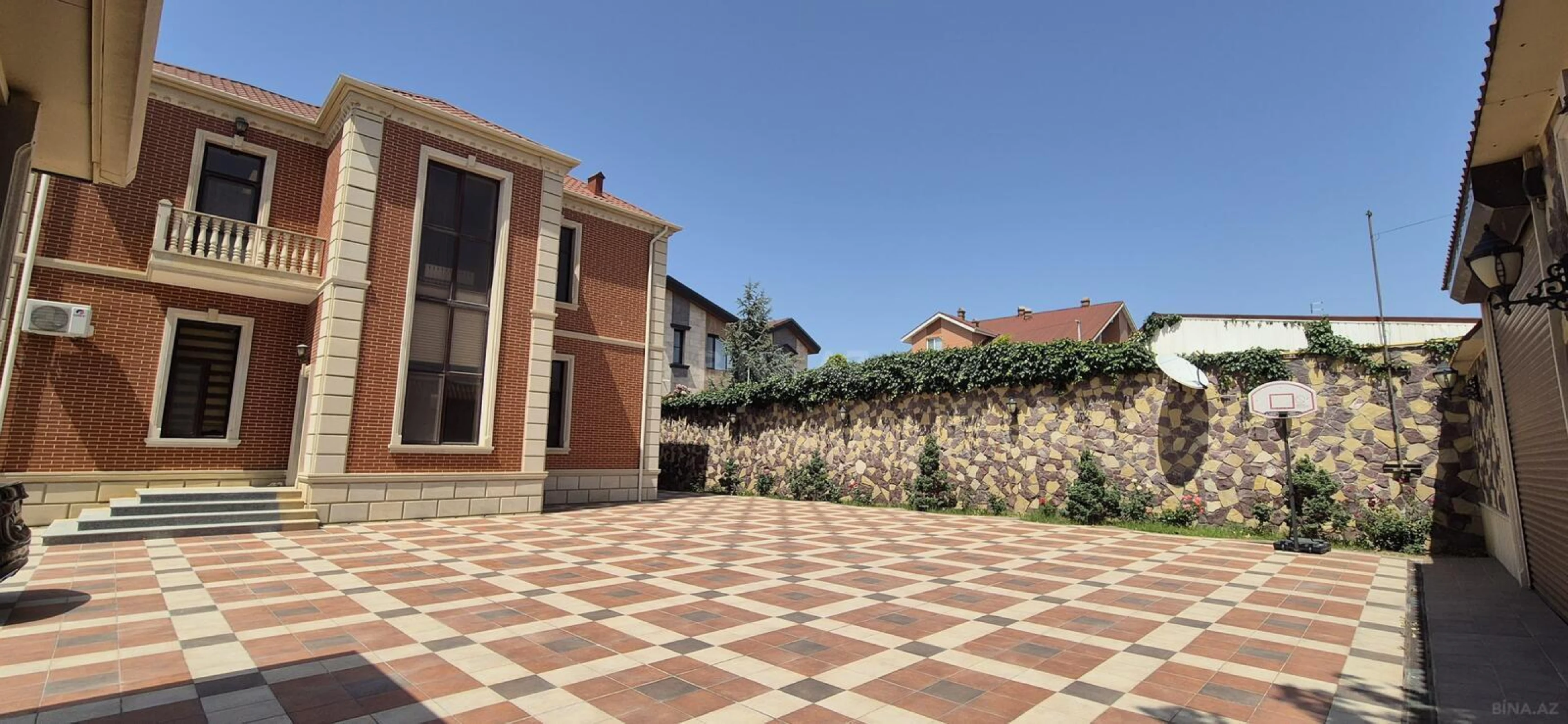 Kirayə verilir 6 otaqlı həyət evi 360 m²