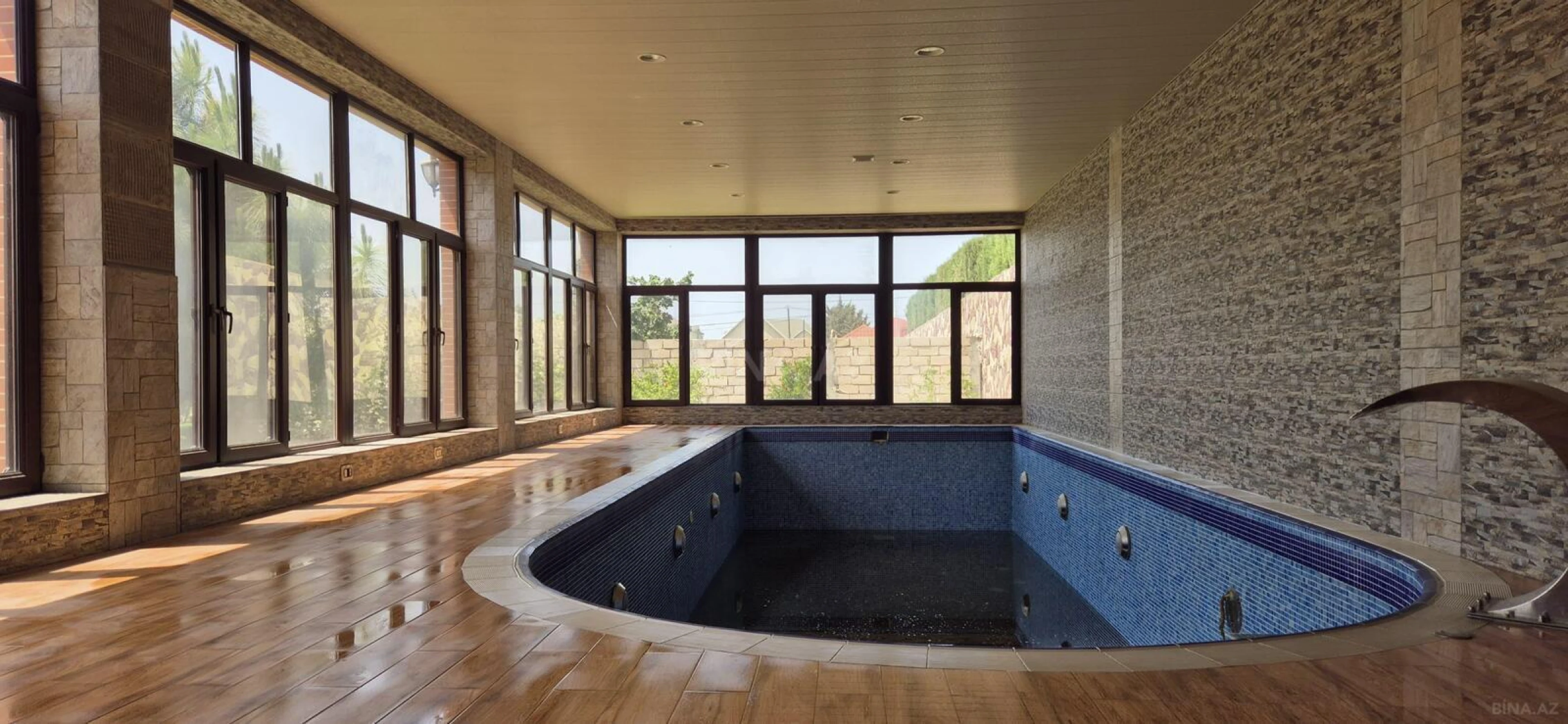 Kirayə verilir 6 otaqlı həyət evi 360 m²