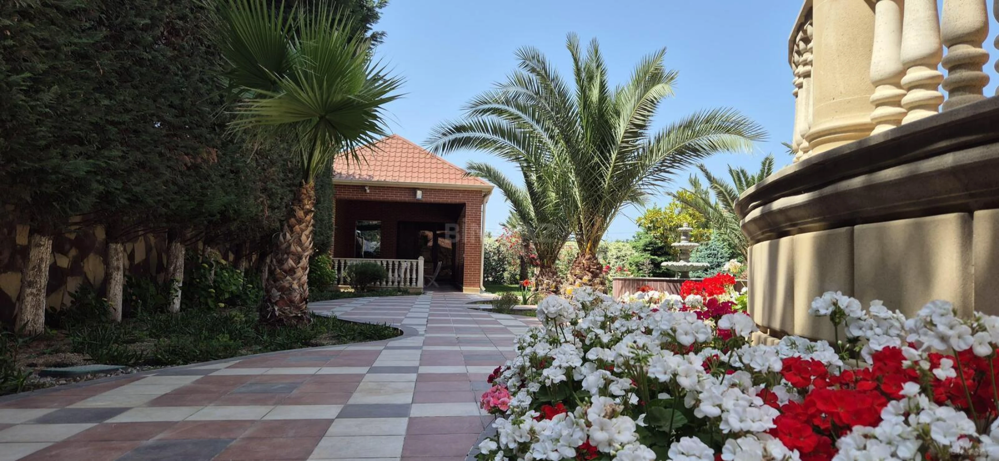 Kirayə verilir 6 otaqlı həyət evi 360 m²