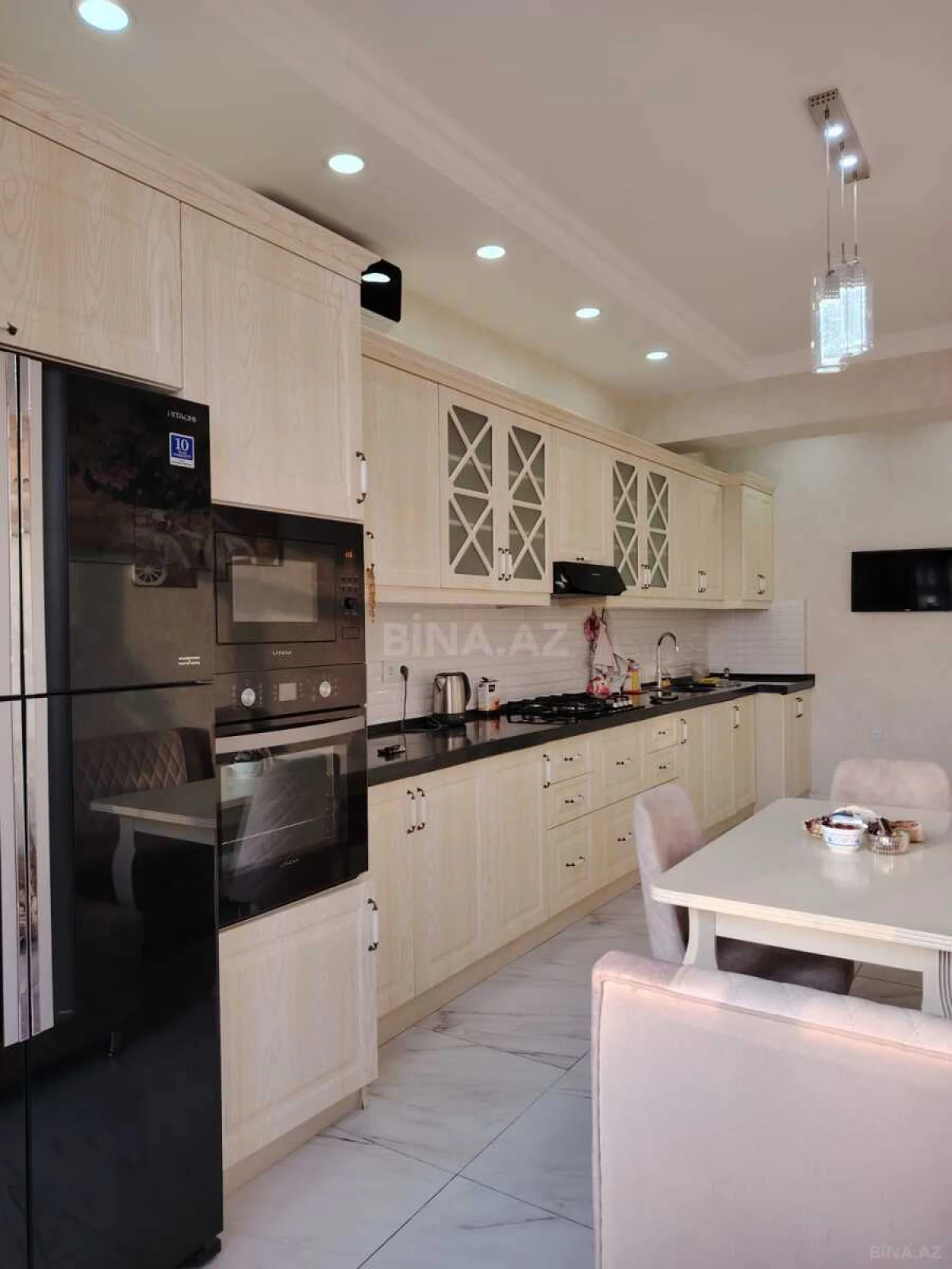 Satılır 4 otaqlı mənzil 180 m²